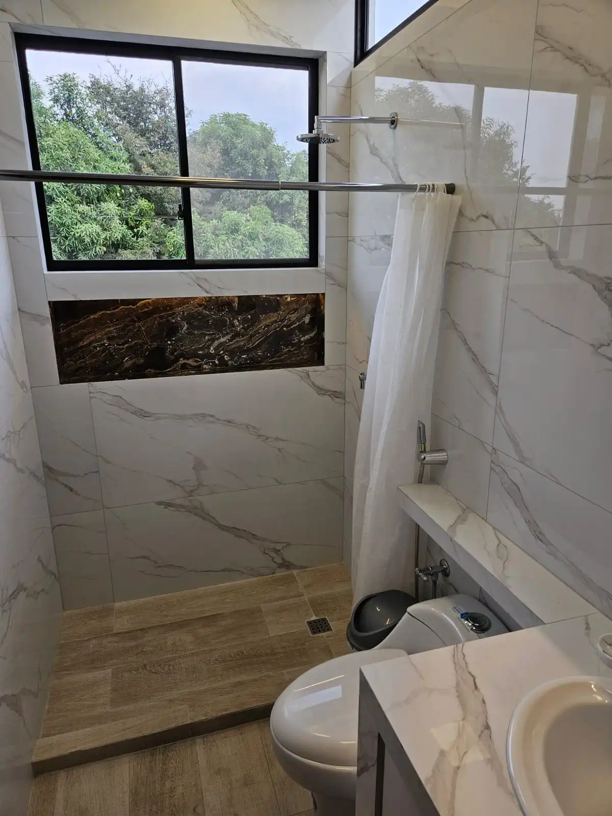 mini suites alquiler guayaquil baño