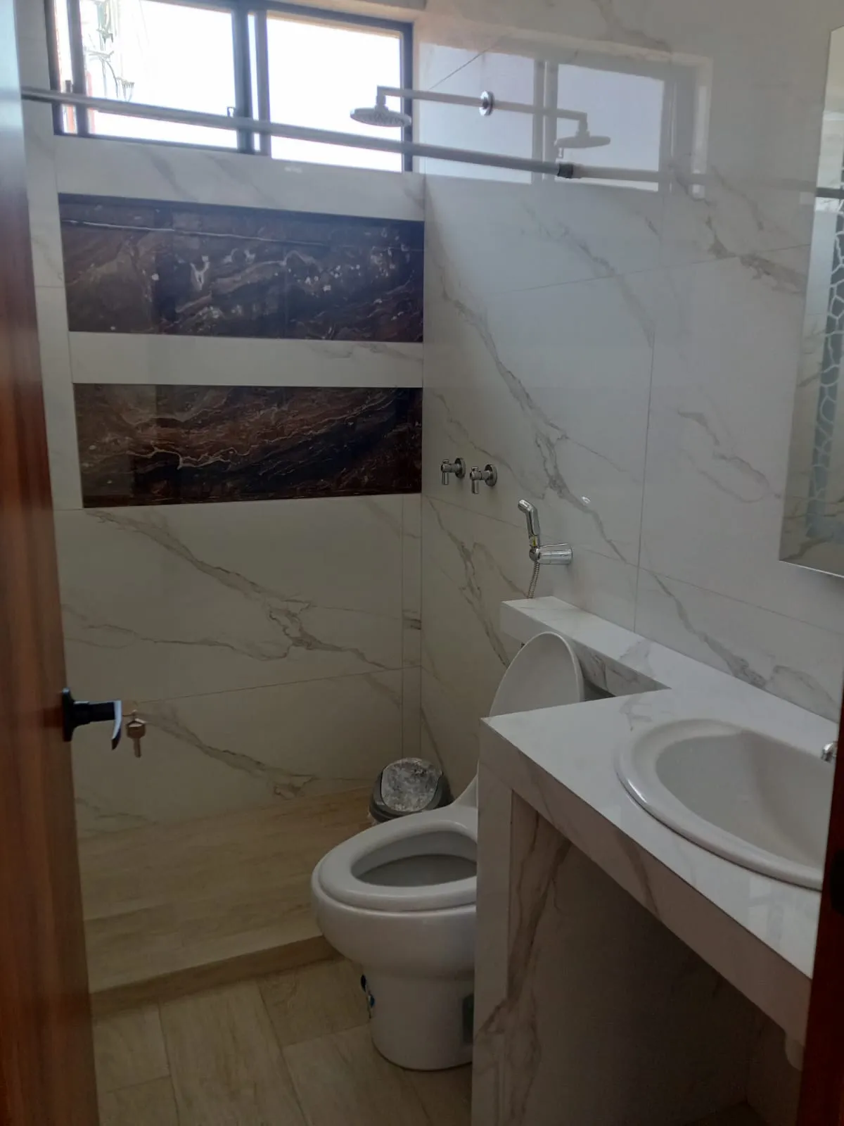 mini suites amoblada guayaquil baño